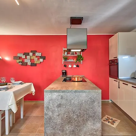 House Maksmilian 1708 Ferienhaus Rebici