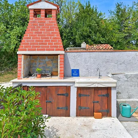 House Maksmilian 1708 Ferienhaus Rebici